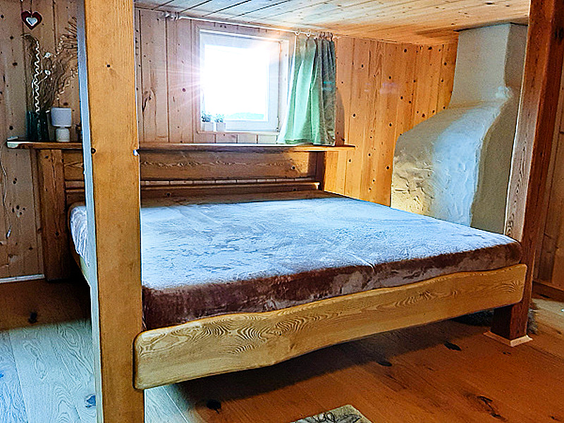 Kvalitní smrková trámová postel